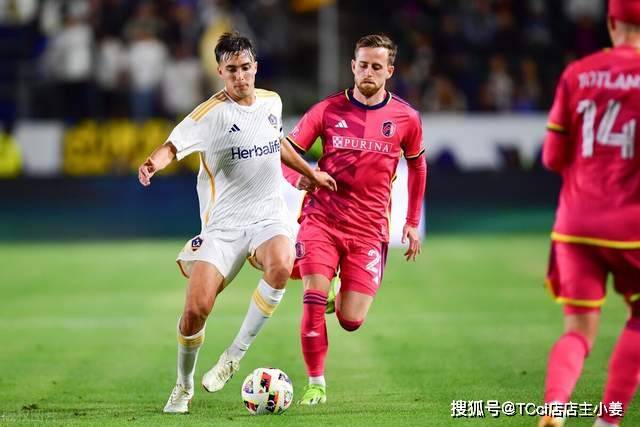 半场-海港暂2-0申花 莱昂纳多、李新翔破门 颜骏凌精彩扑救